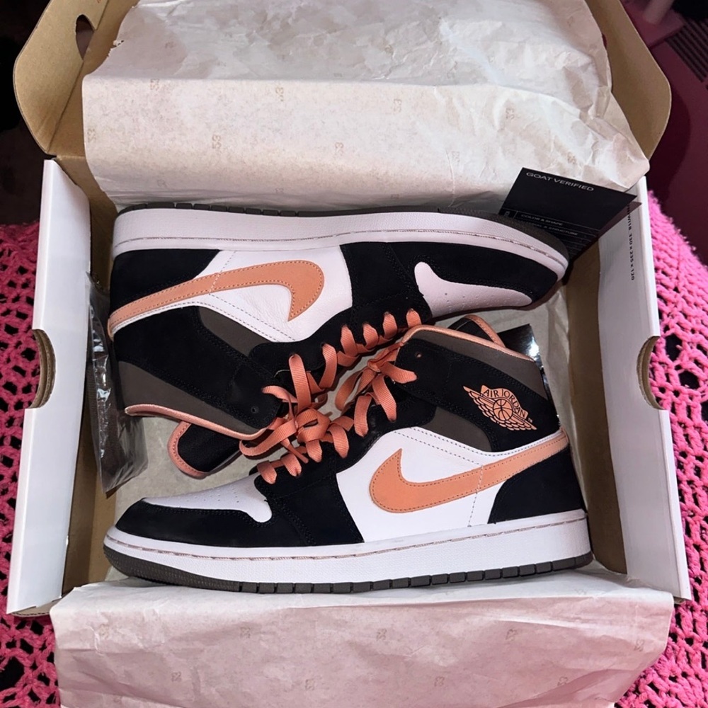 Air Jordan 1 Mid SE Peach Mocha